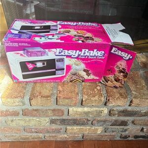 Vintage Easy Bake oven  – Kids Toy Baking Appliance